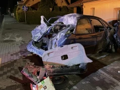 Citroen wjechał w budynek mieszkalny! (ZDJĘCIA)