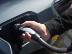 Benzyna i diesel tracą Europę. Co piąte nowe auto jest już elektryczne