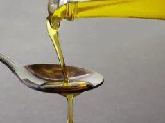 Łyżka na czczo. Obniża cholesterol, wspiera serce, a brzuch staje się płaski