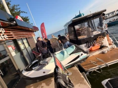 Skuter wodny uderzył w dach stacji paliw w Giżycku. Za sterami 11-latek