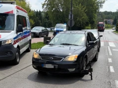 Hulajnoga pod pojazdem, 10-latek trafił do szpitala. Groźne zdarzenie drogowe w Poniatowej