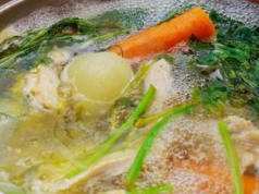 W ekskluzywnych restauracjach dodają do rosołu tę przyprawę. Niesamowicie wzbogaca smak zupy