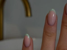 Miętowe paznokcie na lato - ten kolor znów podbija stylizacje. Świeży i elegancki