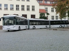 Był trzy razy dłuższy od zwykłego autobusu i przewoził 256 osób naraz. Do dziś jest rekordzistą