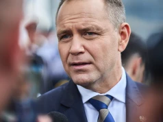"Szkodnik", "ograbił ludzi". Lewica komentuje weto Nawrockiego ws. statusu osoby najbliższej