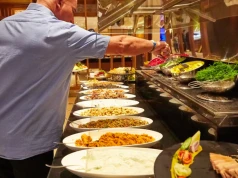 Najgorszy wybór na śniadanie w hotelu. Na liście jajecznica i kiełbaski