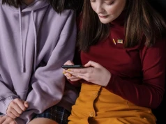 Korzystanie z social mediów zwiększa ryzyko sięgania po używki? Odkryto niepokojącą zależność