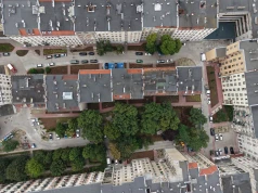 Tyrolka, zieleń i nowe ławki. Nowe atrakcje na wrocławskim podwórku