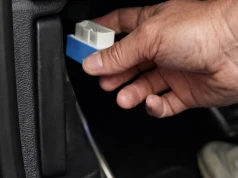 Moduły OBD obiecują o 50% niższe spalanie. Problem w tym, że nawet nie łączą się z autem