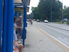 Tramwaje i autobusy odjeżdżają przed czasem. Sprawdziliśmy, na których liniach zdarzały się takie przypadki