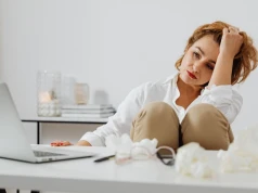 Endometrioza objawia się nie tylko bólem. Lęk, depresja i migrena mogą być częścią choroby