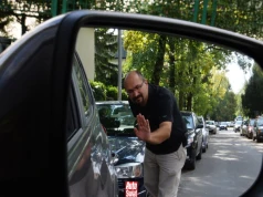 Parkowanie równoległe – jak to zrobić? Kierowcy często popełniają ten sam błąd