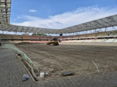 Wielka operacja logistyczna na bielskim stadionie. Murawa przyjedzie z Węgier