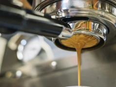 Cała branża espresso przywiązała się do jednej liczby. Fizycy sprawdzili jej sens