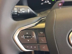 Hybrydowy SUV Lexusa za 134 500 zł przyciąga wzrok. Pali tylko 4,4 litra