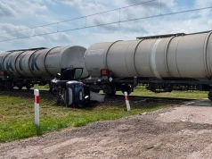 Wypadek na przejeździe kolejowym. Kierowca zignorował znak "STOP"