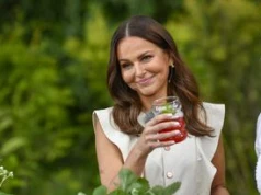Sukienka boho w błękitnym odcieniu. Paulina Sykut-Jeżyna zachwyca
