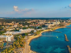 Tragedia na Cyprze. 3-latek wypadł z okna hotelu. Ojciec zatrzymany