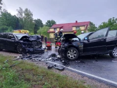Groźny wypadek w Józefowie. 19-latka kierująca BMW i siedem osób poszkodowanych