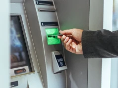 To nie awaria bankomatu. W ten sposób złodzieje wyzerują twoje konto