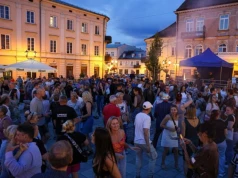 Tłumy na Rynku Trybunalskim! Za nami pierwsza Piotrkowska Potańcówka, a to dopiero początek letnich atrakcji