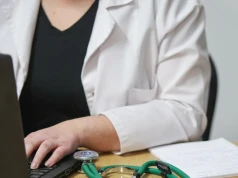 Ponad 20 tys. zł dla lekarza w ZUS. Podano nowe widełki płacowe