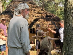 Archeolodzy i rekonstruktorzy odtwarzali dawny świat w Krzemionkach