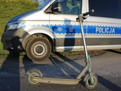 Po dwóch kolizjach porzucił auto i uciekał hulajnogą. Miał 2,57 promila
