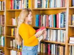 Jaką literaturę obcojęzyczną warto mieć w domowej biblioteczce?