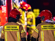 Pożar na terenie dawnego zakładu Herman Magazyn. Trwa akcja gaśnicza