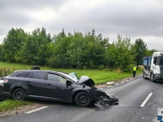 Wypadek czterech pojazdów w Skaryszewie. Dwie osoby trafiły do szpitala
