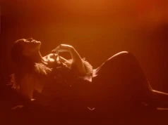 Jessie Ware. Zmysłowy utwór „Sauna” z płyty „Superbloom”