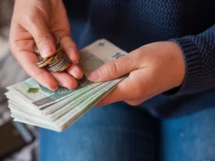 Średnia pensja przebiła oczekiwania. Ale w przemyśle stało się coś dziwnego