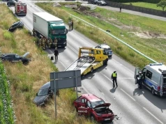 Zderzenie pięciu samochodów na obwodnicy Opola. Sprawca bił się i rzucał się na policjantów