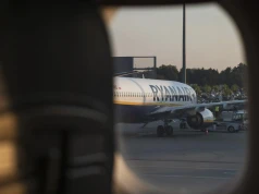 Głośny huk i pęknięte okno w Ryanairze. Prezes linii ujawnia wstępne ustalenia