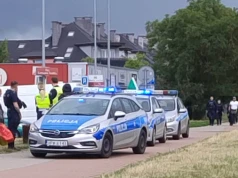 Interwencja policji w Warzymicach. Mężczyzna miał replikę broni