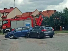 Pilne! Wypadek i zablokowana droga w Ciechanowie. Dwie osoby poszkodowane