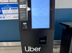 Pierwsze Uberomaty na Lotnisku Chopina w Warszawie. "Przede wszystkim z myślą o osobach z zagranicy"