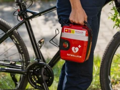 Patrole rowerowe Straży Miejskiej w Krakowie z nowym wyposażeniem. Do akcji wyjadą z defibrylatorami AED