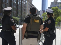 Siedziba FBI i ICE w kłębach dymu. Kim jest napastnik z Manhattanu?