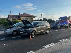 Zderzenie trzech samochodów na DK74. Jedna osoba ranna