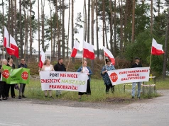 Osiem osób i cały internet. Sporo fejkowych kont i anonimowych trolli do podbijania własnej narracji