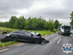 Poważne zderzenie 4 pojazdów na DK12. Dwie osoby trafiły do szpitala