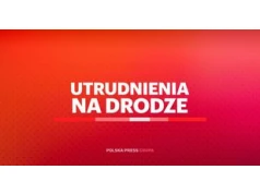 Bydgoszcz: Duże utrudnienia na DK10 w okolicach Stryszka. Naczepa ciężarówki wpadła do rowu
