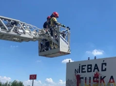 Zarzuty za baner wymierzony w premiera. Głos zabrał prezes PiS-u