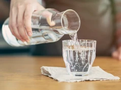 Popularny trik z wodą na odchudzanie może działać odwrotnie