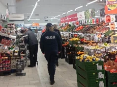 Chciał ukraść z marketu artykuły biurowe. Grozi mu więzienie