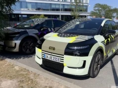 Nowe Audi A2 e-tron uchwycone na żywo. Po usunięciu maskowania przez AI przywołuje wspomnienia