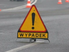 Utrudnienia na DK 16 po zderzeniu trzech pojazdów, trzy osoby w szpitalu