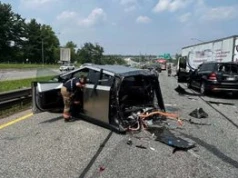 Cybertruck rozpadł się na pół. Dramatyczny karambol w USA